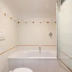 Modern In Heart Of 아파트 *